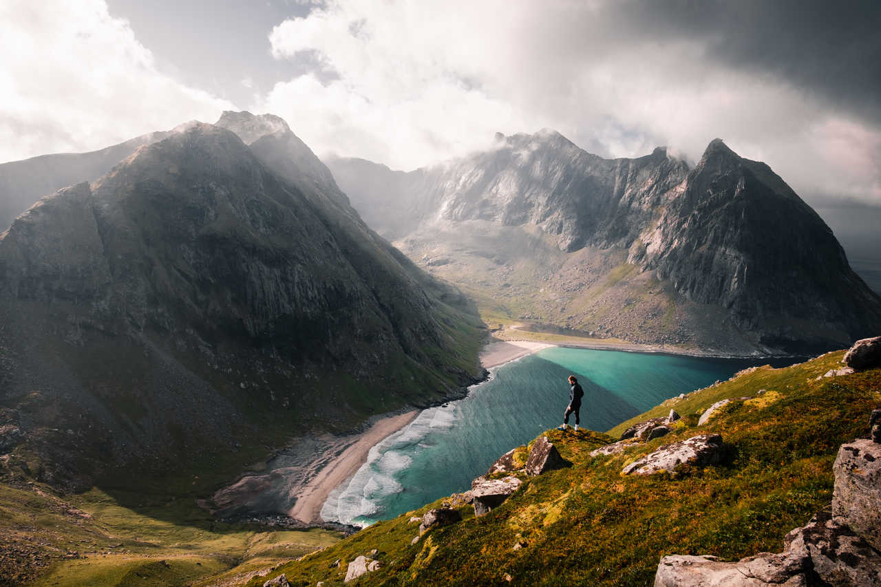 Plage de Kvalvika depuis le Ryten dans les Lofoten