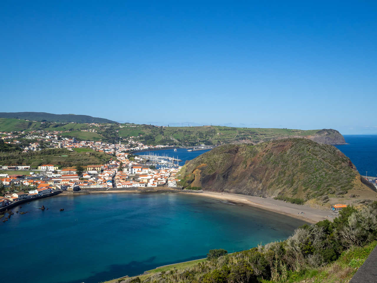 Plage de Porto Pim sur l'île de Faial aux Açores