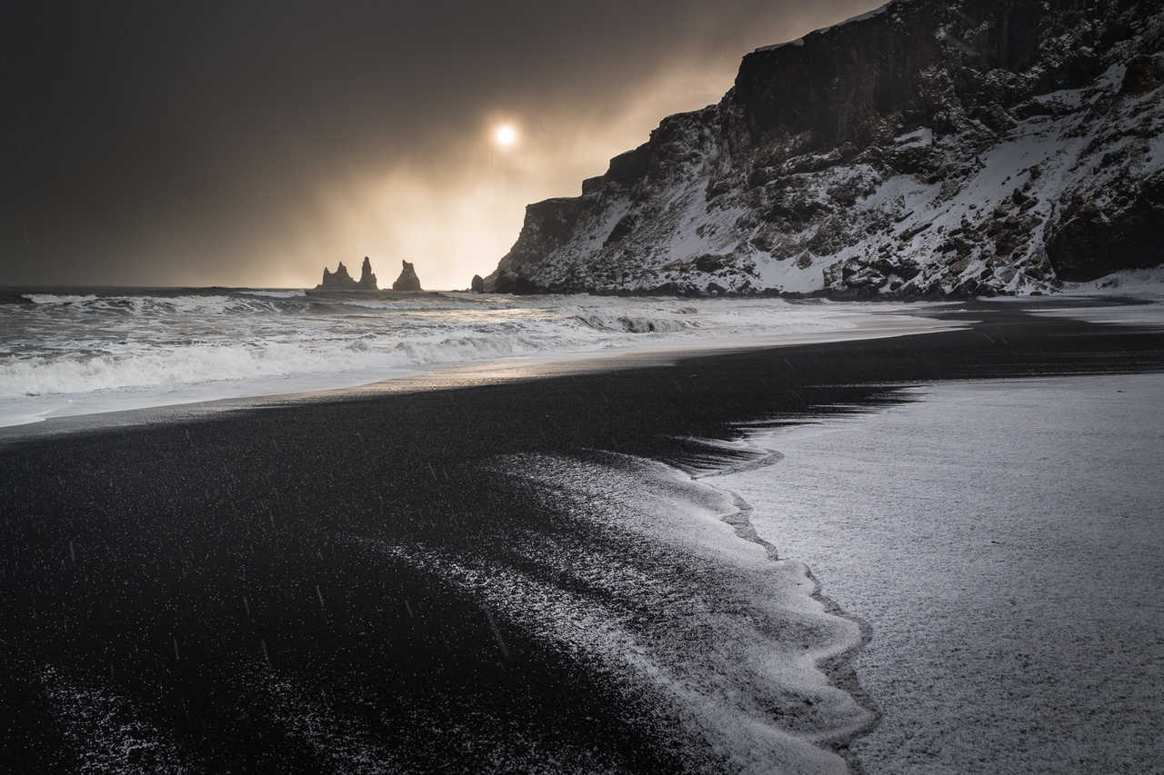 Plage de sable noir en Islande, Vik