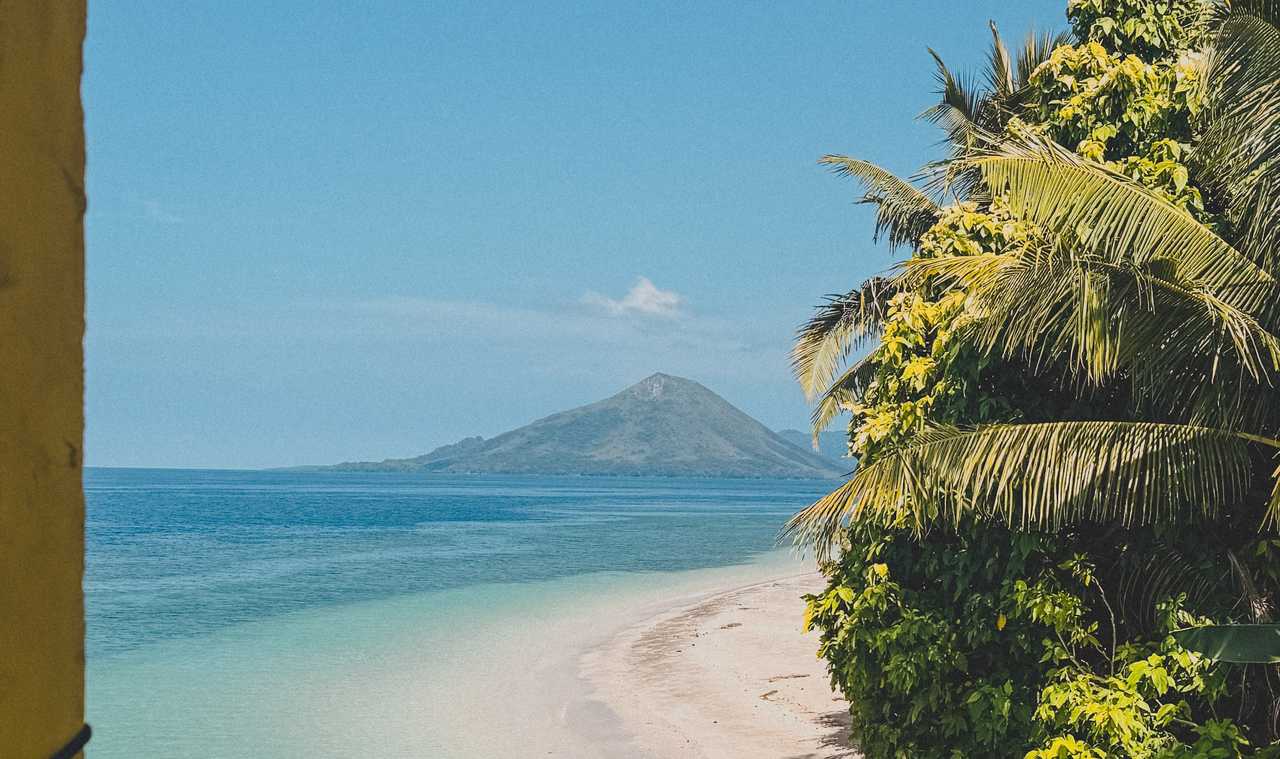 plage sur l'île des moluques