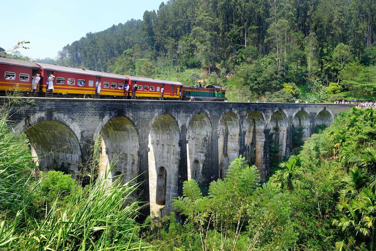 Pont emblématique aux neuf arches d'Ella, Nuwara Eliya, Sri Lanka