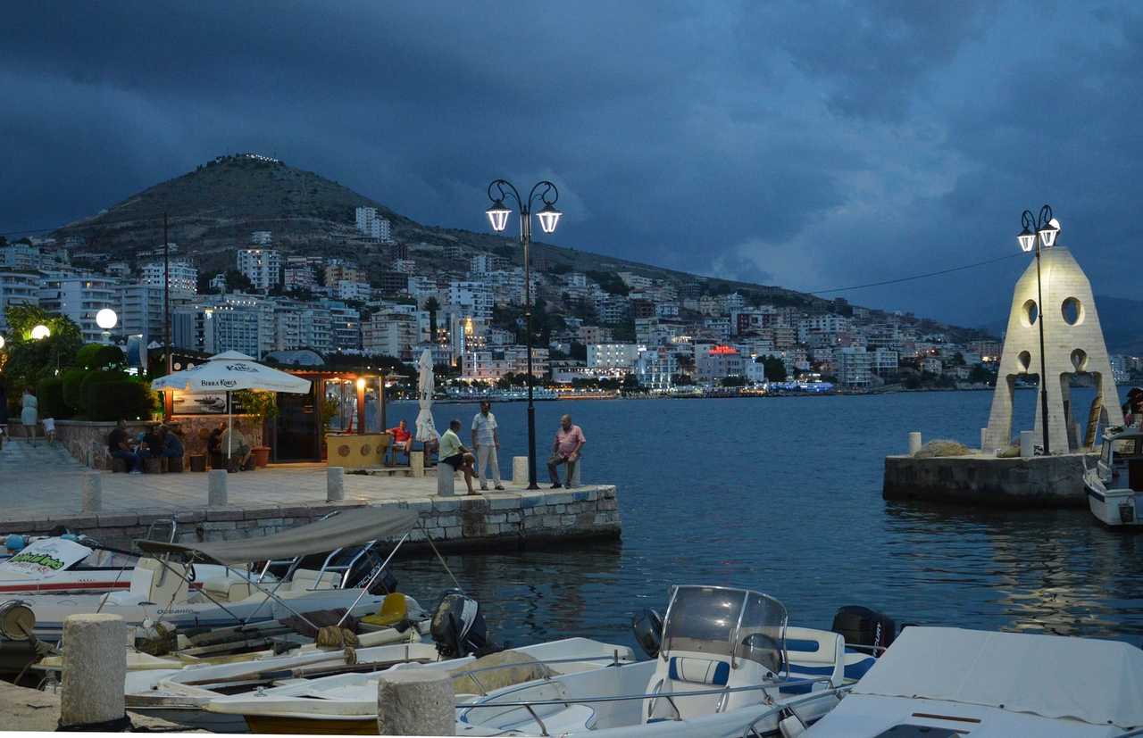 Port de Sarande sur la cote Ionienne en Albanie