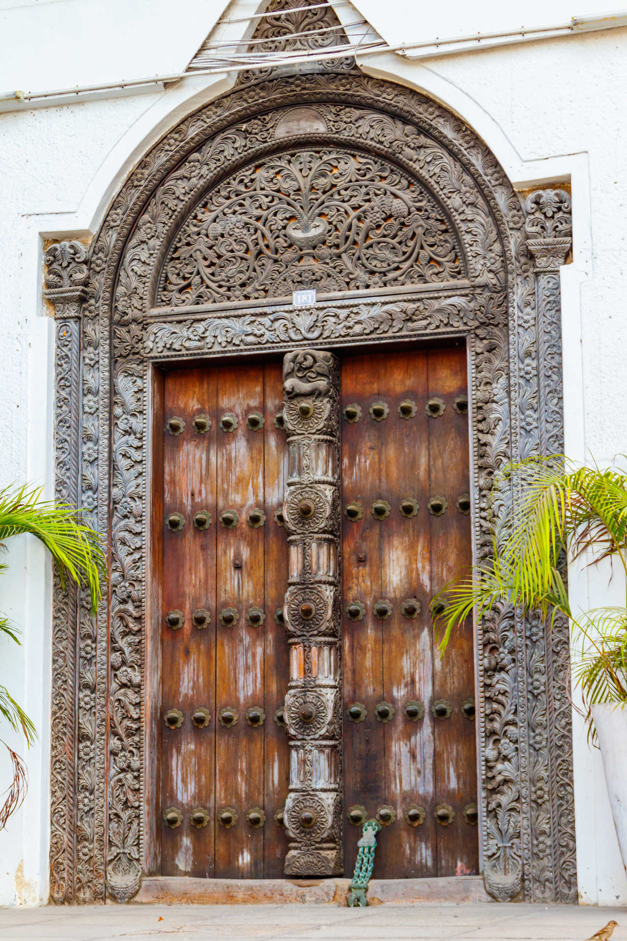 Porte sculptée typique de Zanzibar