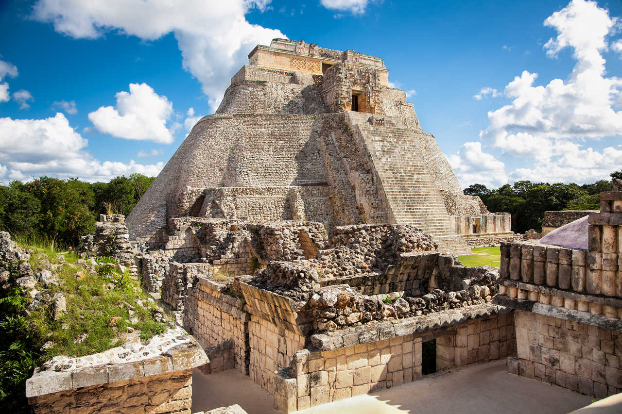 Pyramide du magicien dans l'ancienne ville maya d'Uxmal, Mexique
