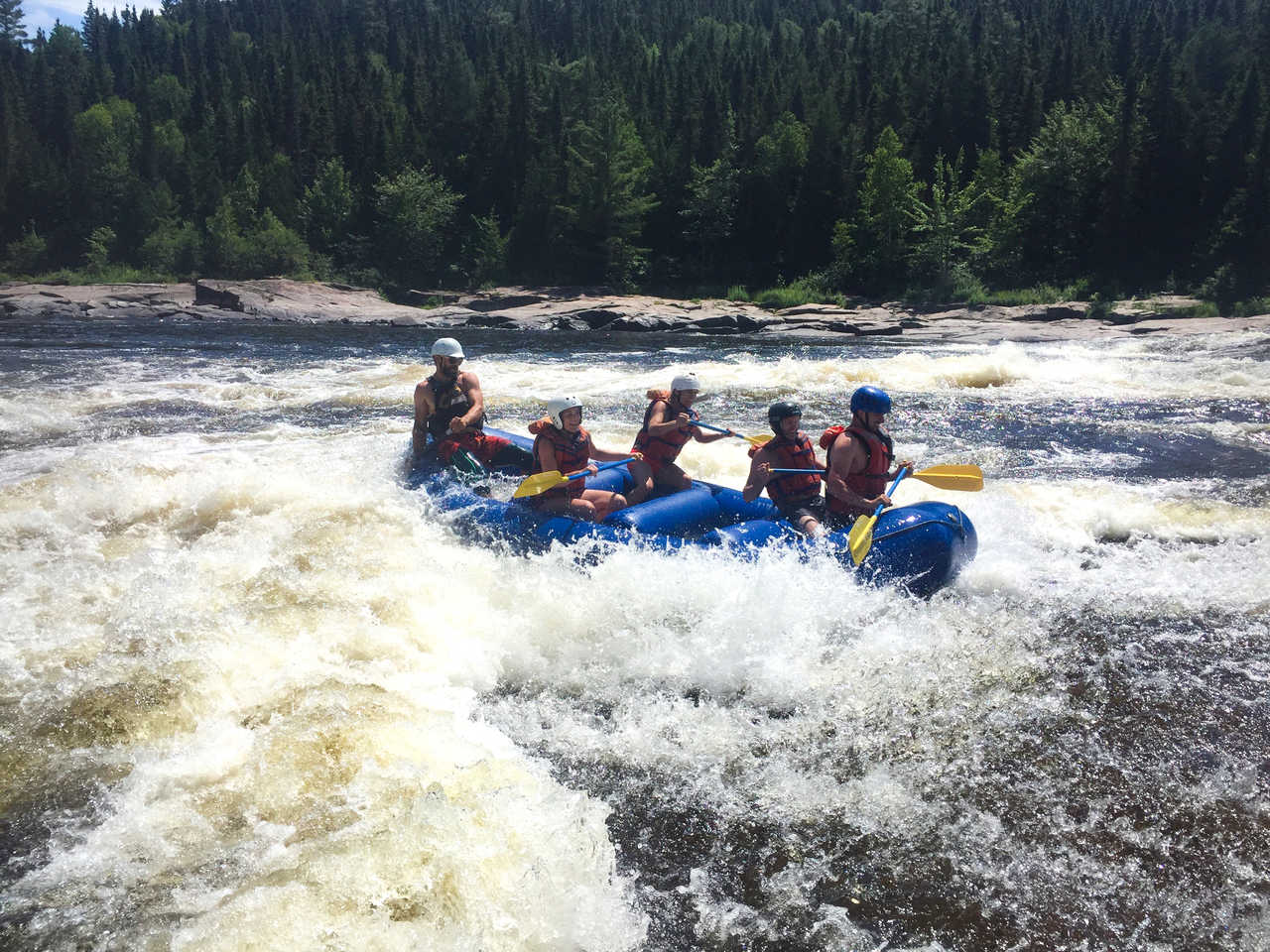 Rafting sur la rivière Mattawin au Québec, Canada