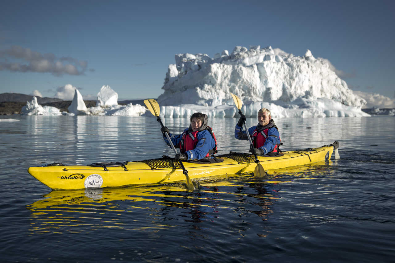 Rando kayak près des icebergs au Groenland