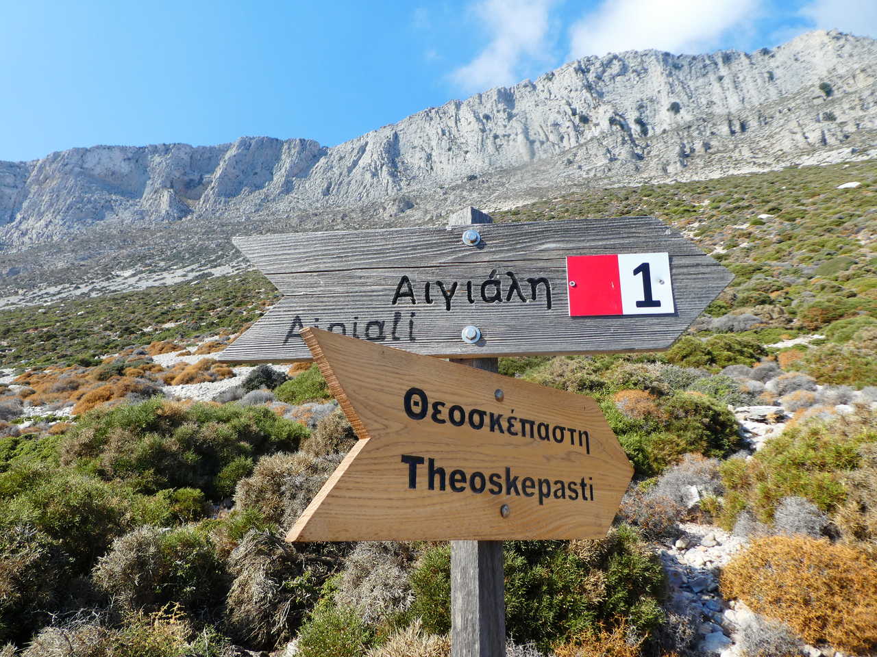 Panneau d'indication en randonnée Amorgos