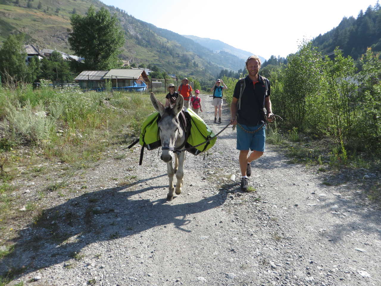 randonnée avec un âne dans le queyras
