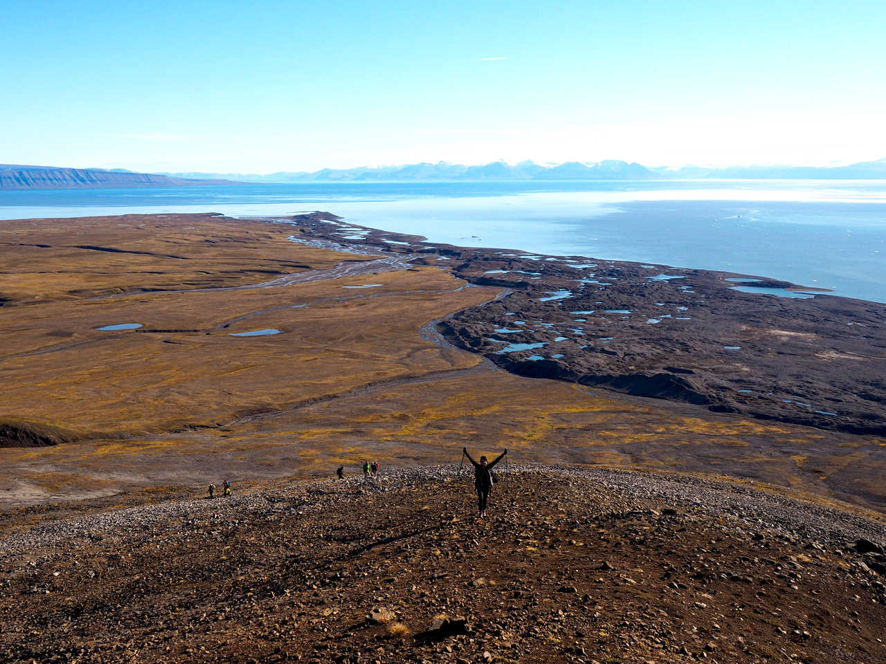Randonnée en Arctique dan la toundra au Svalbard
