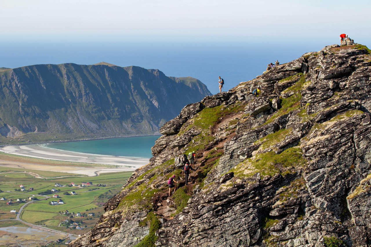 Randonnée en haut du Volandstinden, Norvège du Nord