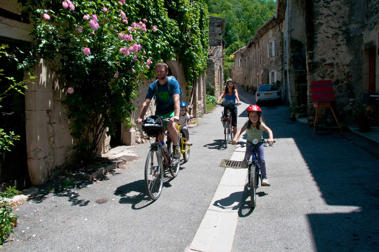 Randonnée en vélo en famille autour de Saint Roman, Drôme