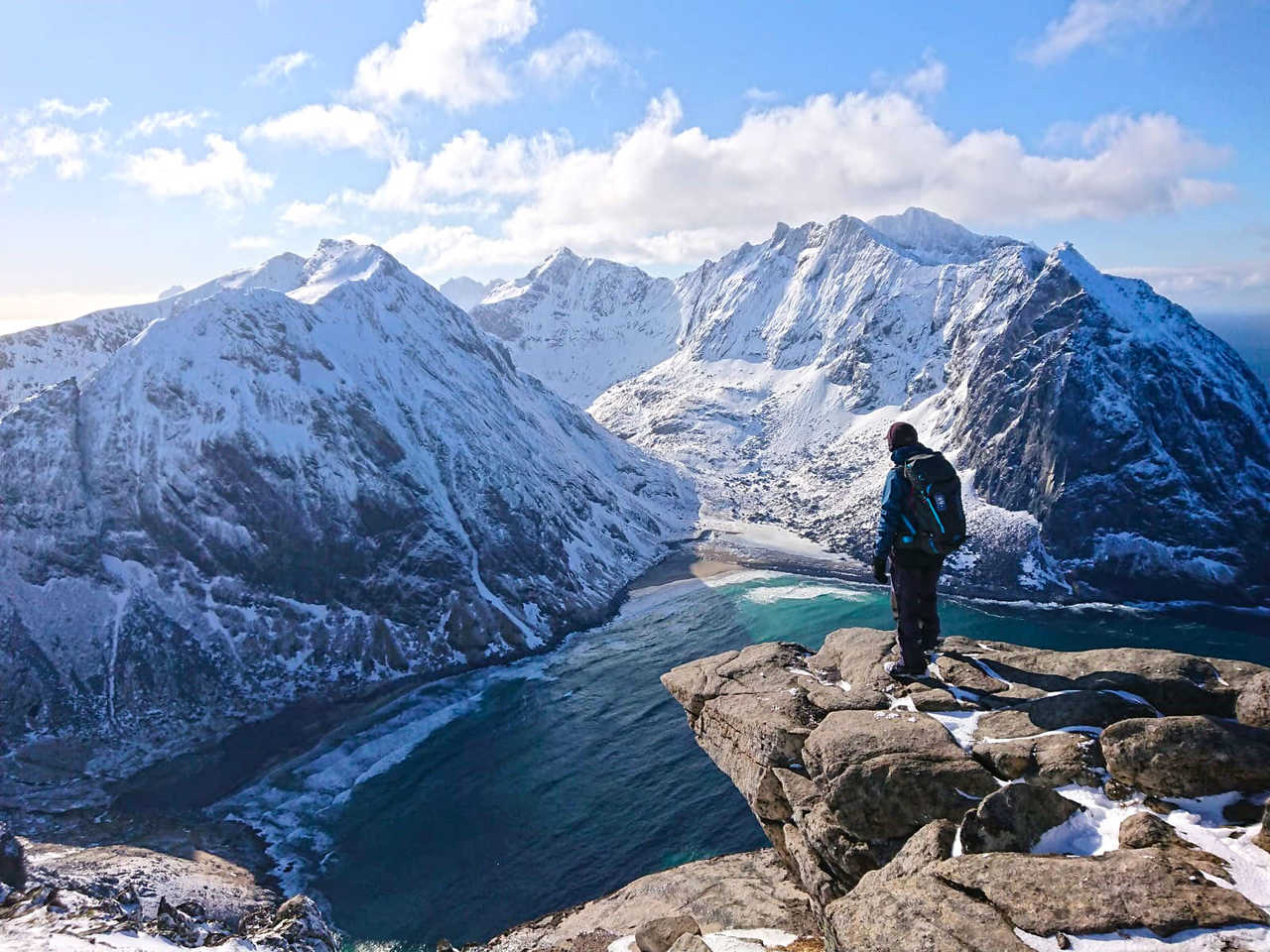Randonnée hivernale dans les îles Lofoten, Norvège