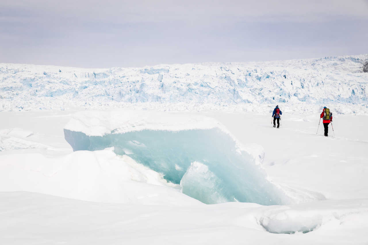 Randonnée raquettes sur la glace au Groenland