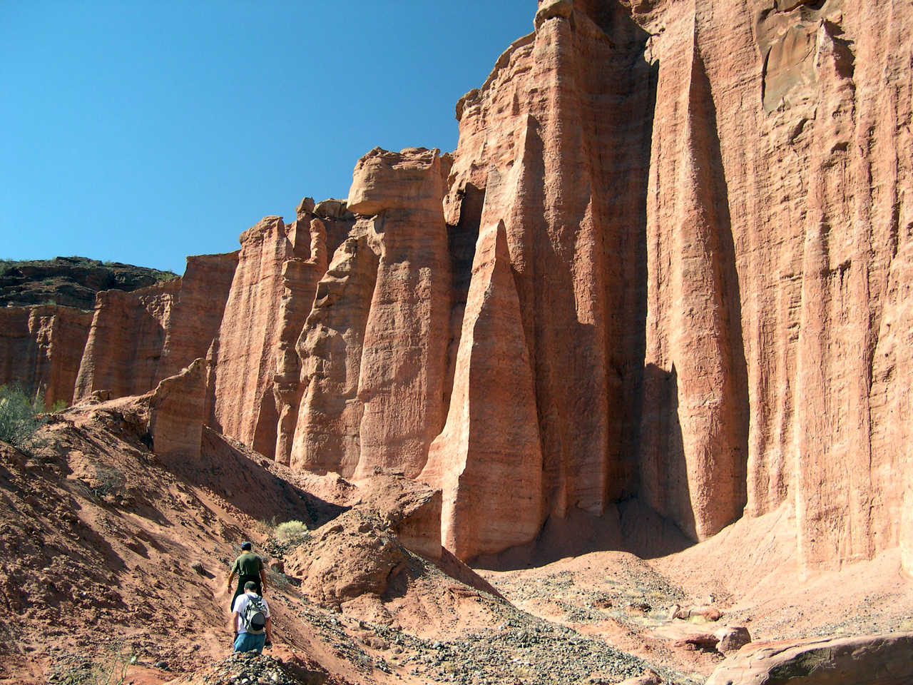 randonneurs à Talampaya Parc national en Argentine