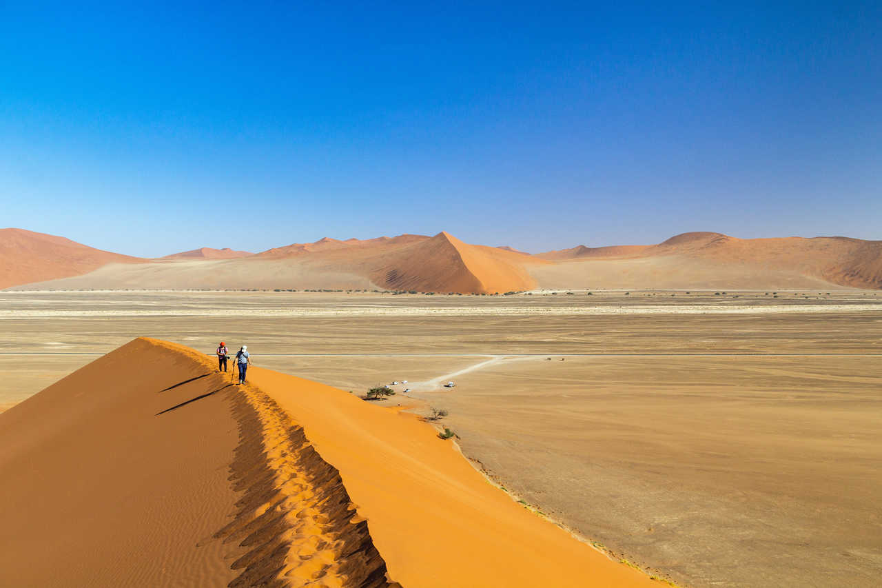 Randonneurs au désert du Namib