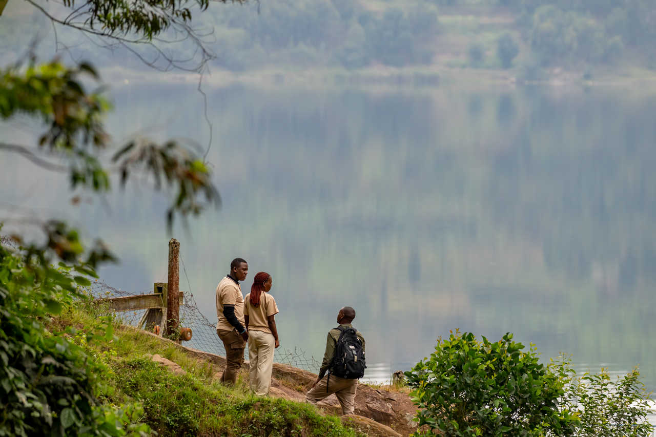Randonneurs aux lacs jumeaux, lac Burera et Ruhondo au Rwanda