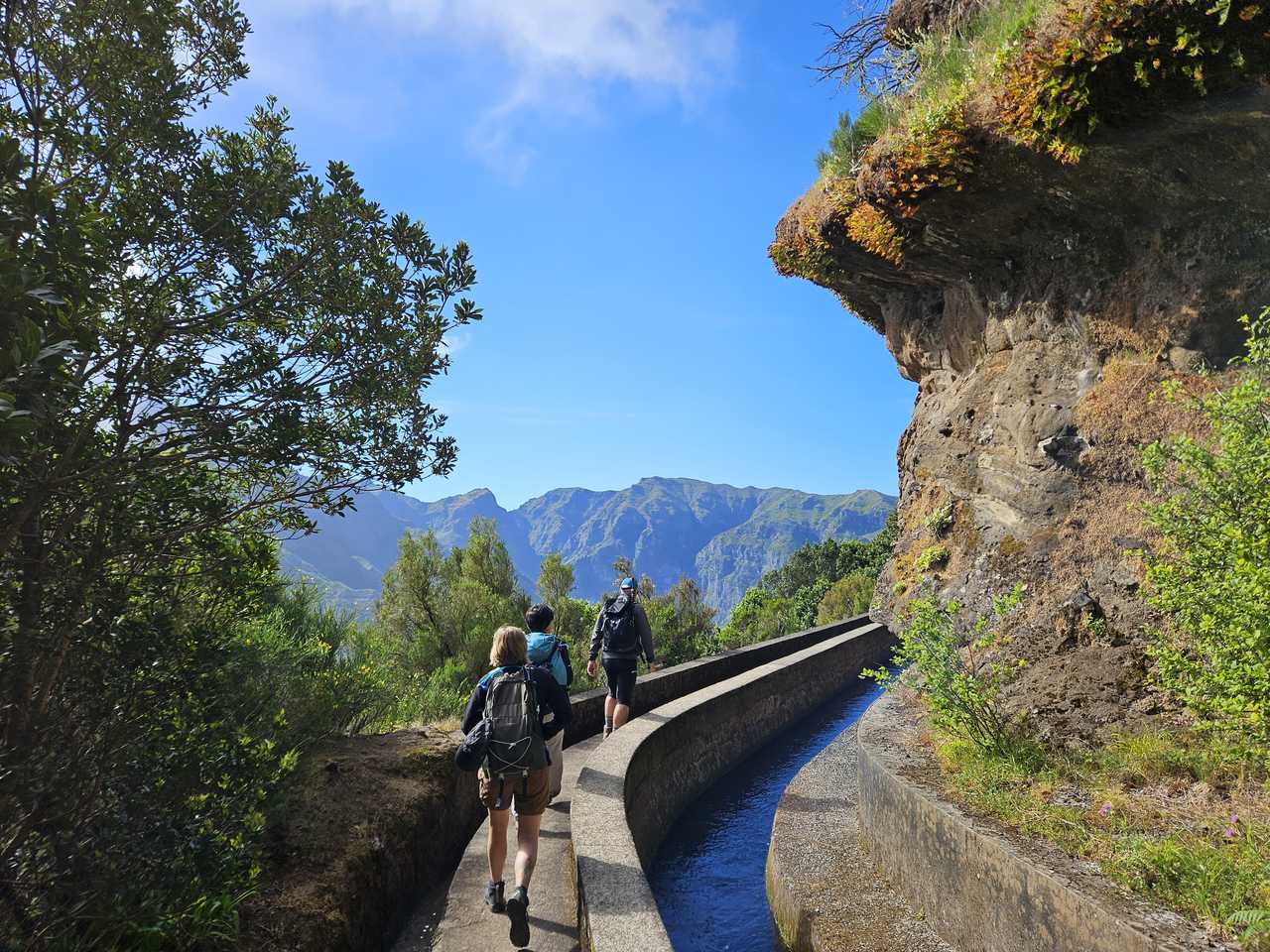 Randonneurs dans la vallée Boaventura