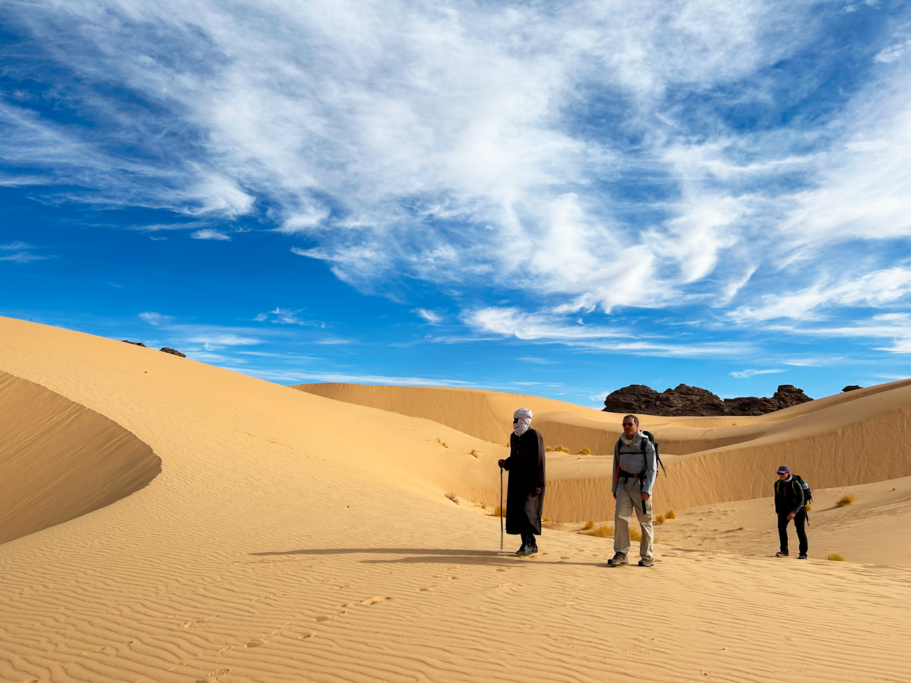 Randonneurs dans le désert algérien