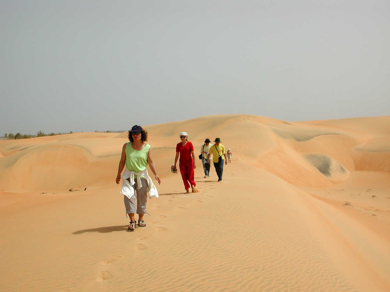 Randonneurs dans le désert de Lompoul