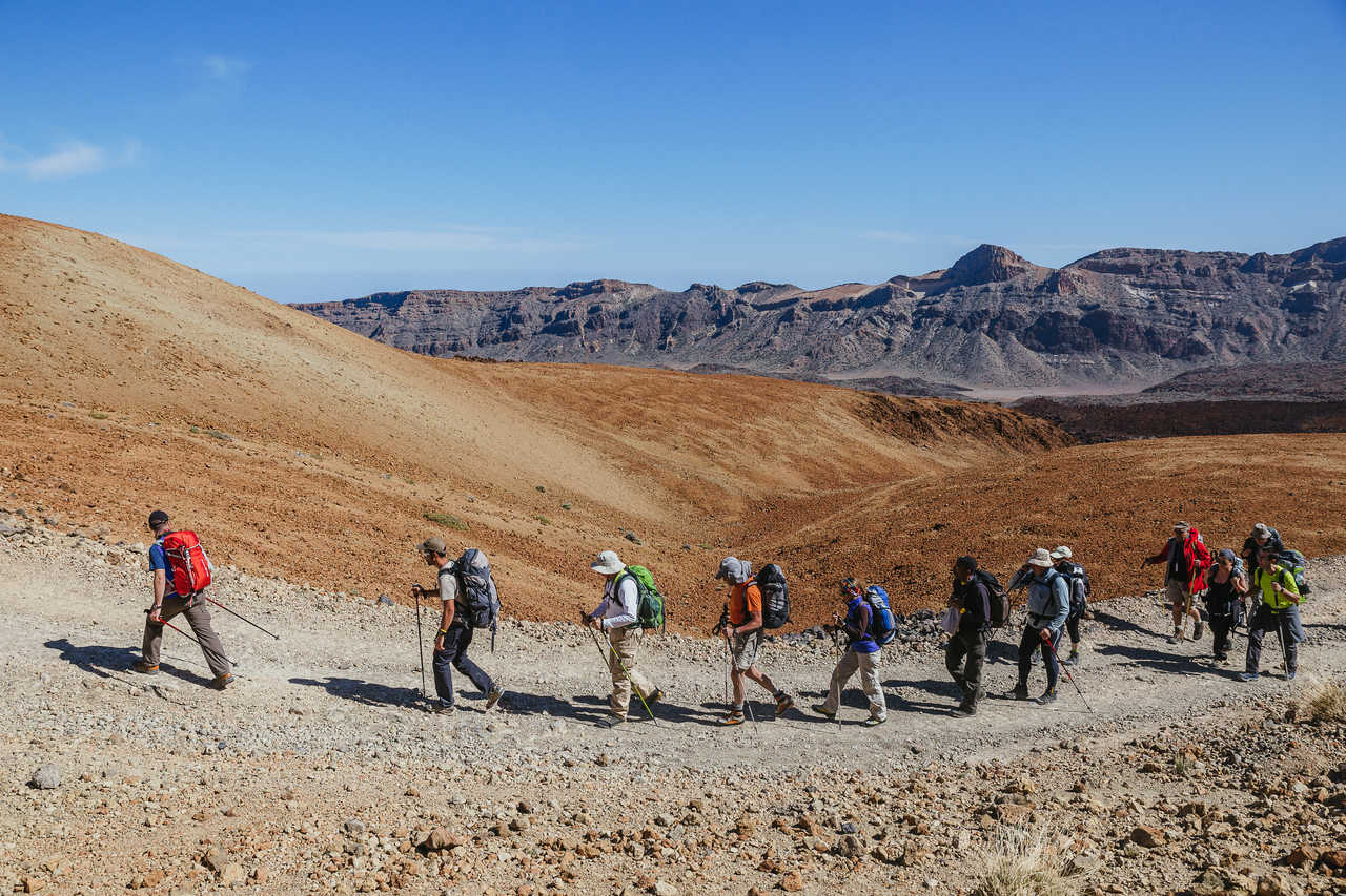 Randonneurs dans le parc national du Teide aux Canaries