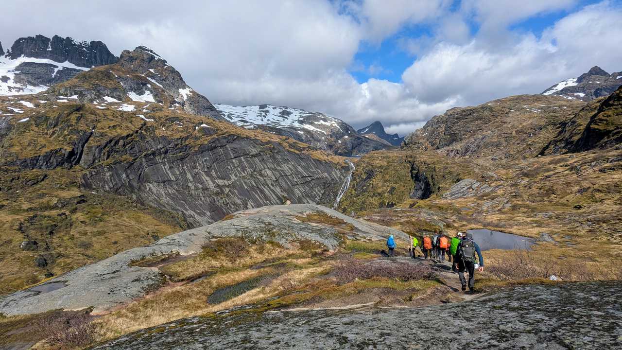 Randonneurs durant l'ascension de Munkan en Norvège