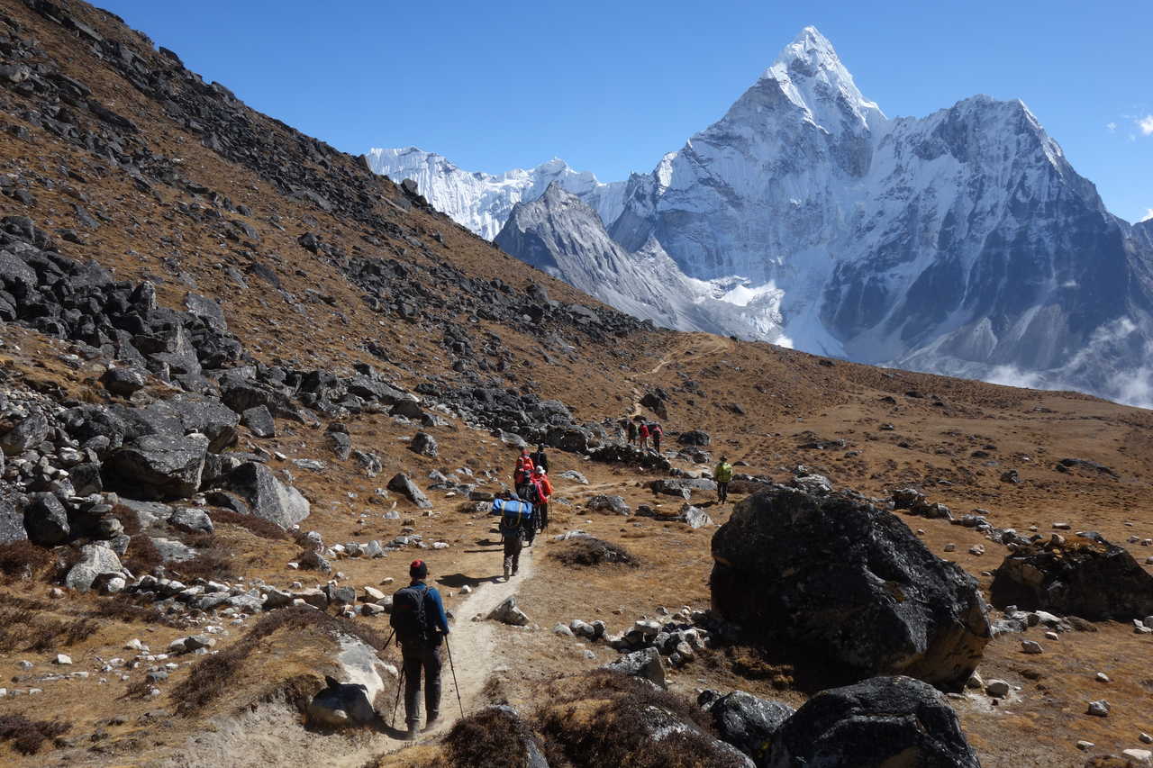 Randonneurs vers l'Island Peak