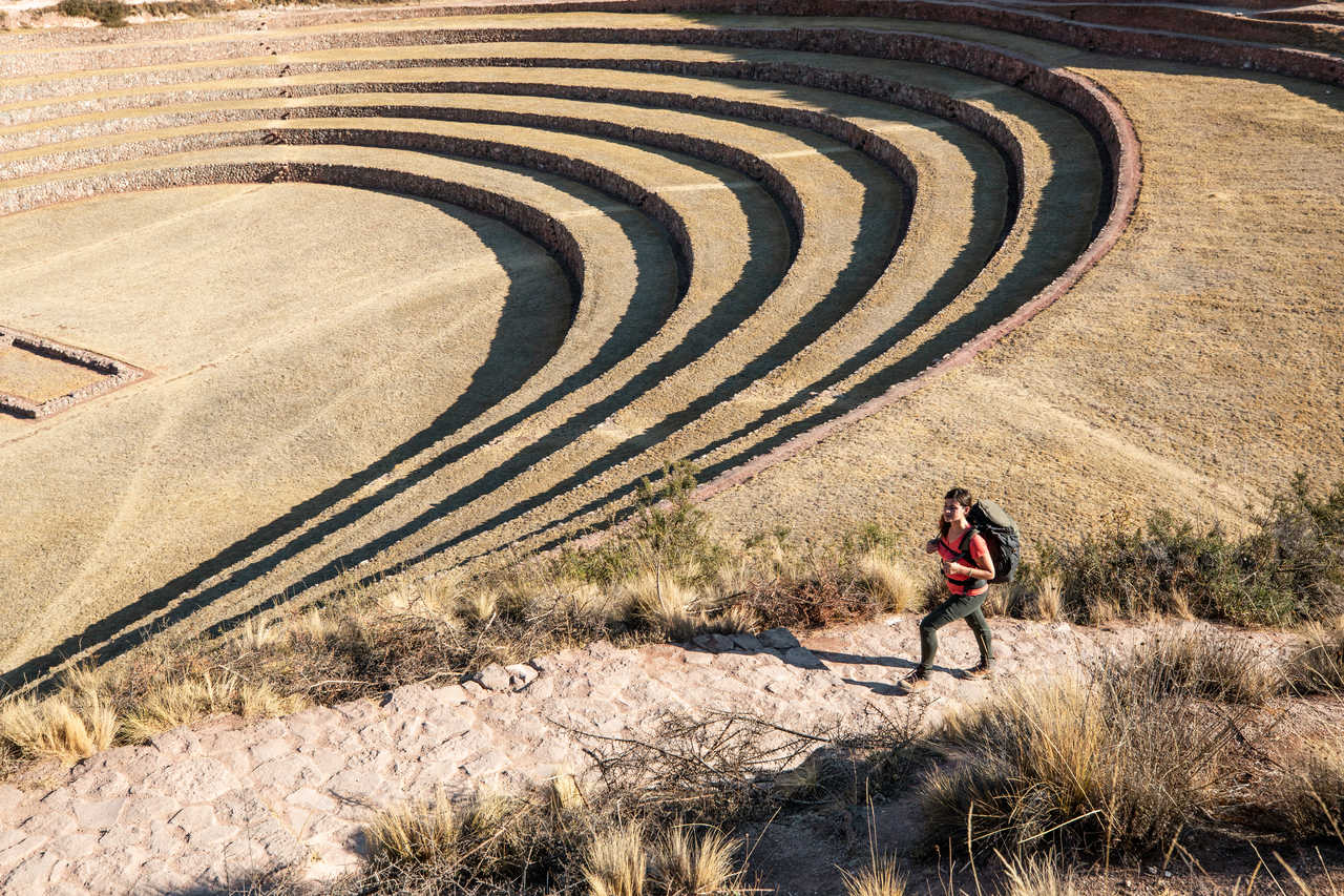 Randonneuse près du site archéologique inca de Písac