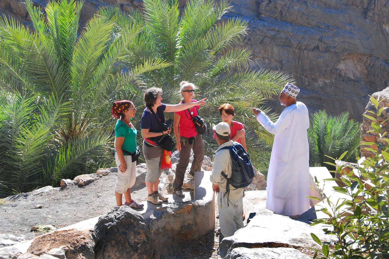 Rencontre entre voyageurs et omanais, Oman