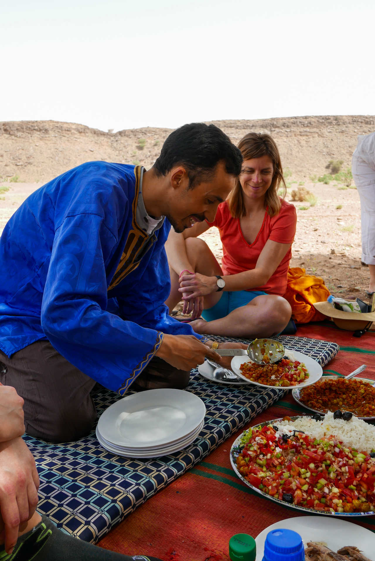 Repas servi par un guide marocain , maroc