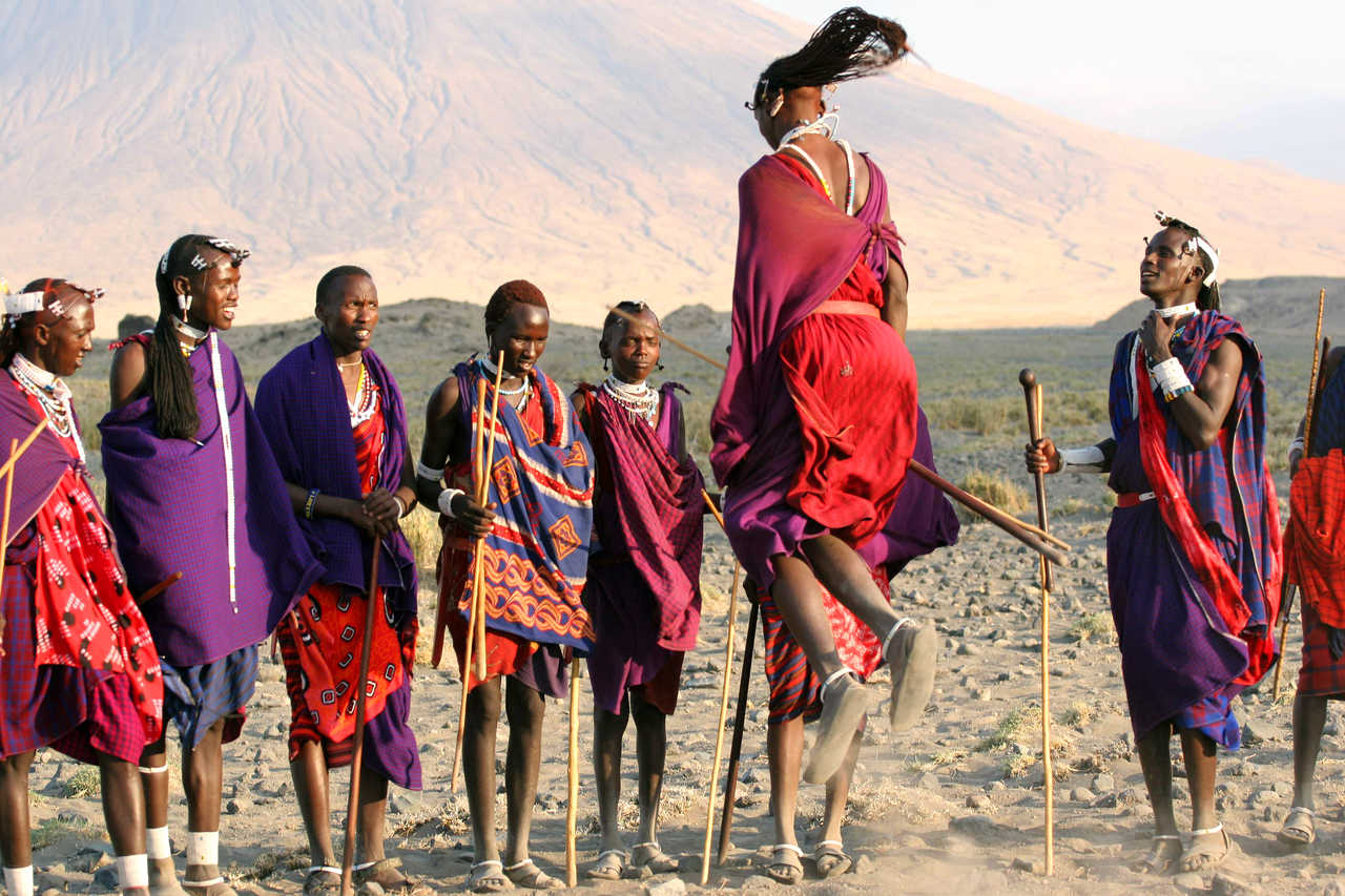 Rite masai se tenant à proximité du Lengai
