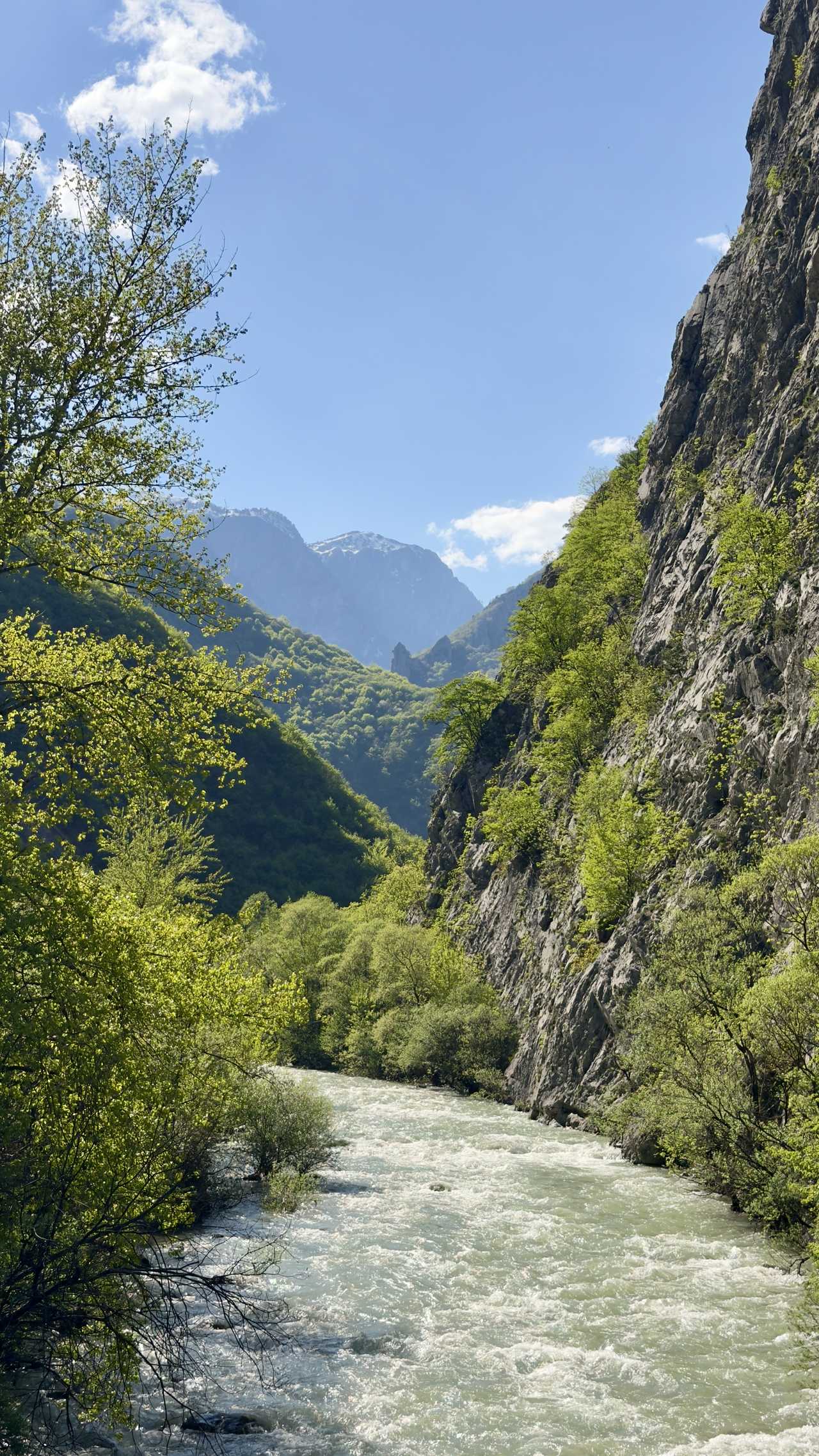 Rivière dans le canyon de Rugova au Kosovo