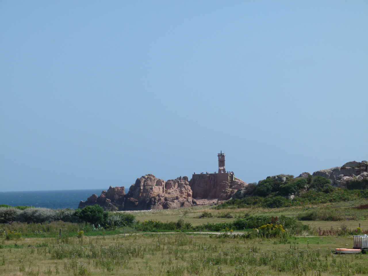 Roche sur la côte de granit rose