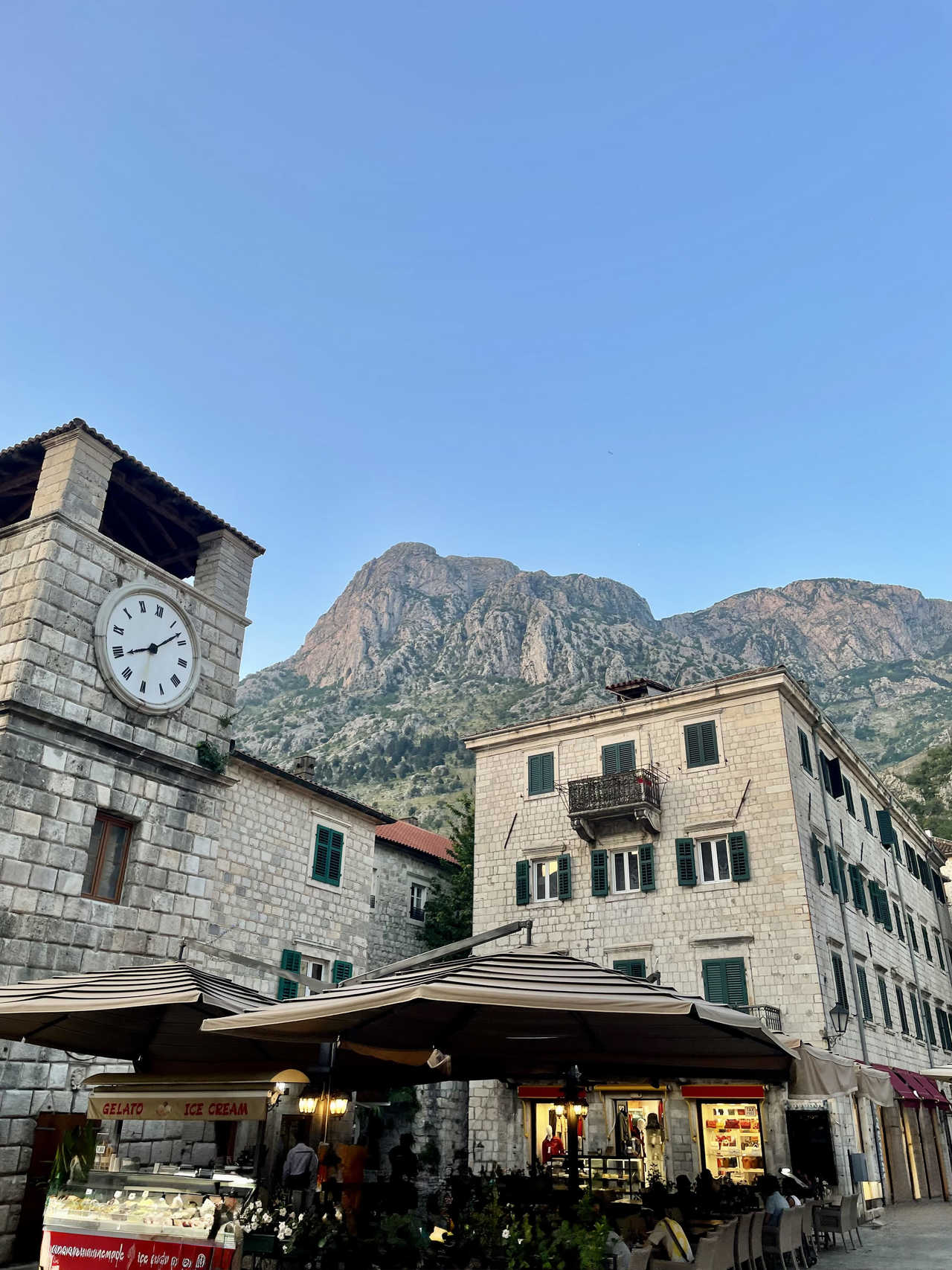 Rue de la ville de Kotor au Montenegro