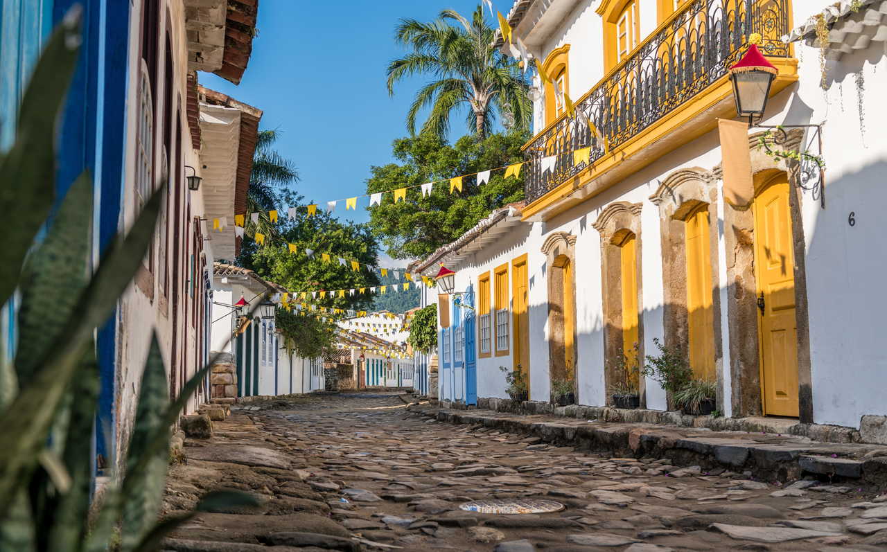 Ruelle historique et coloniale de Paraty au Brésil