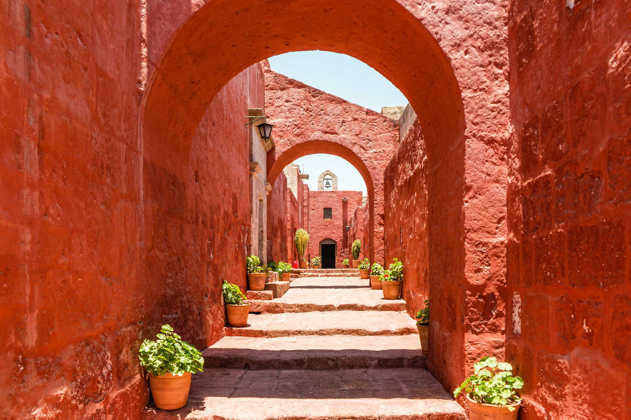 Ruelles rouges du Couvent Santa Catalina, Arequipa, Pérou