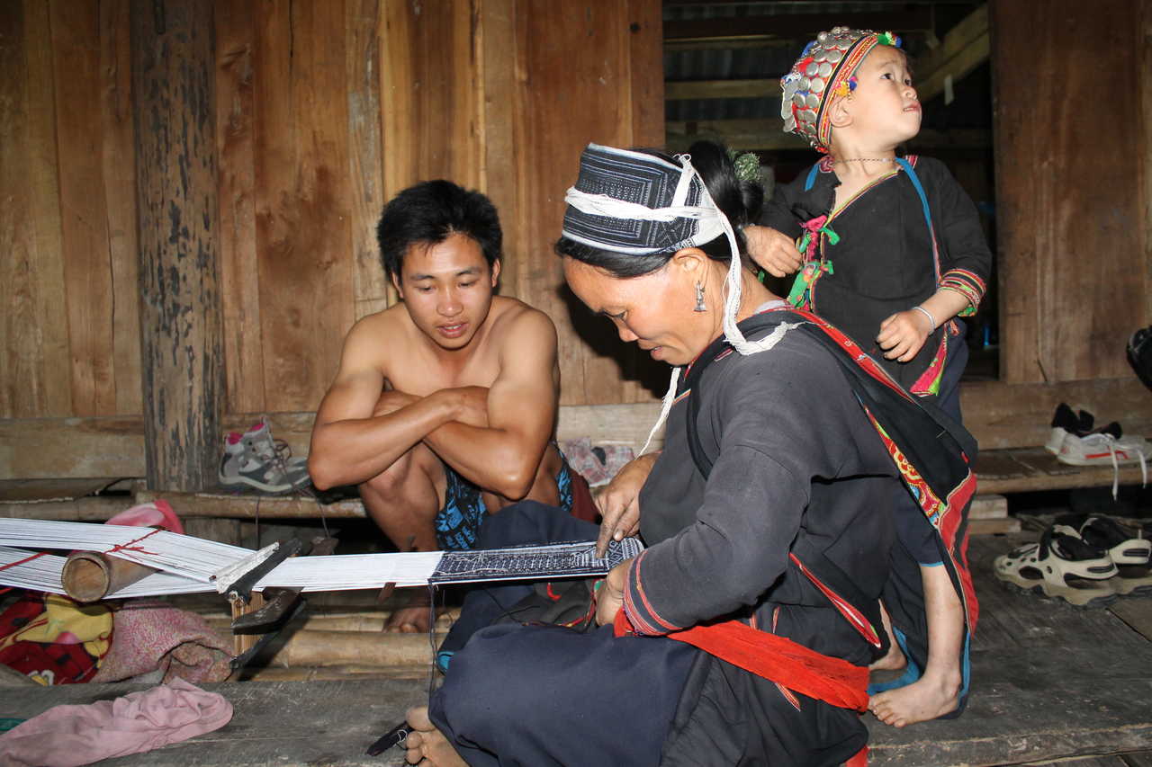 Scène de vie locale parmi les minorités ethniques au Vietnam