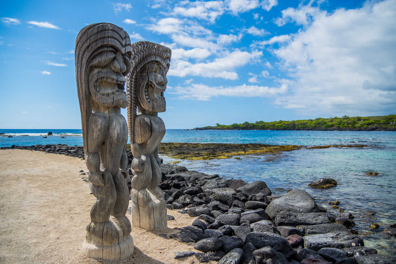 Sculpture en bois de Puʻuhonua O Hōnaunau National Historical Park à Hawai