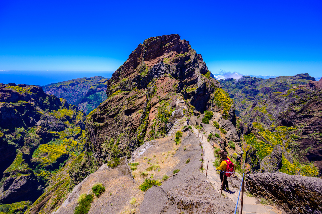 Sentier de randonnée pour atteindre le Pico Ruivo à Madère