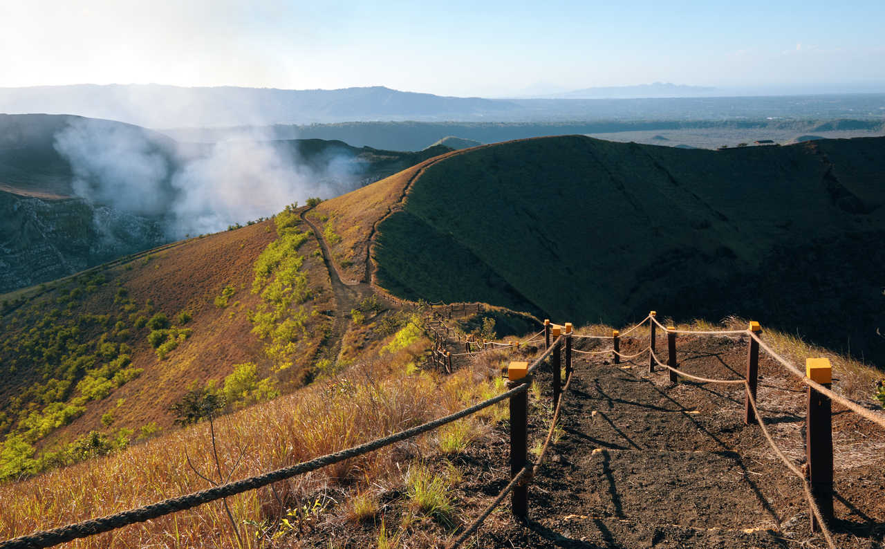 Sentier du cratère du volcan Masaya au Nicaragua