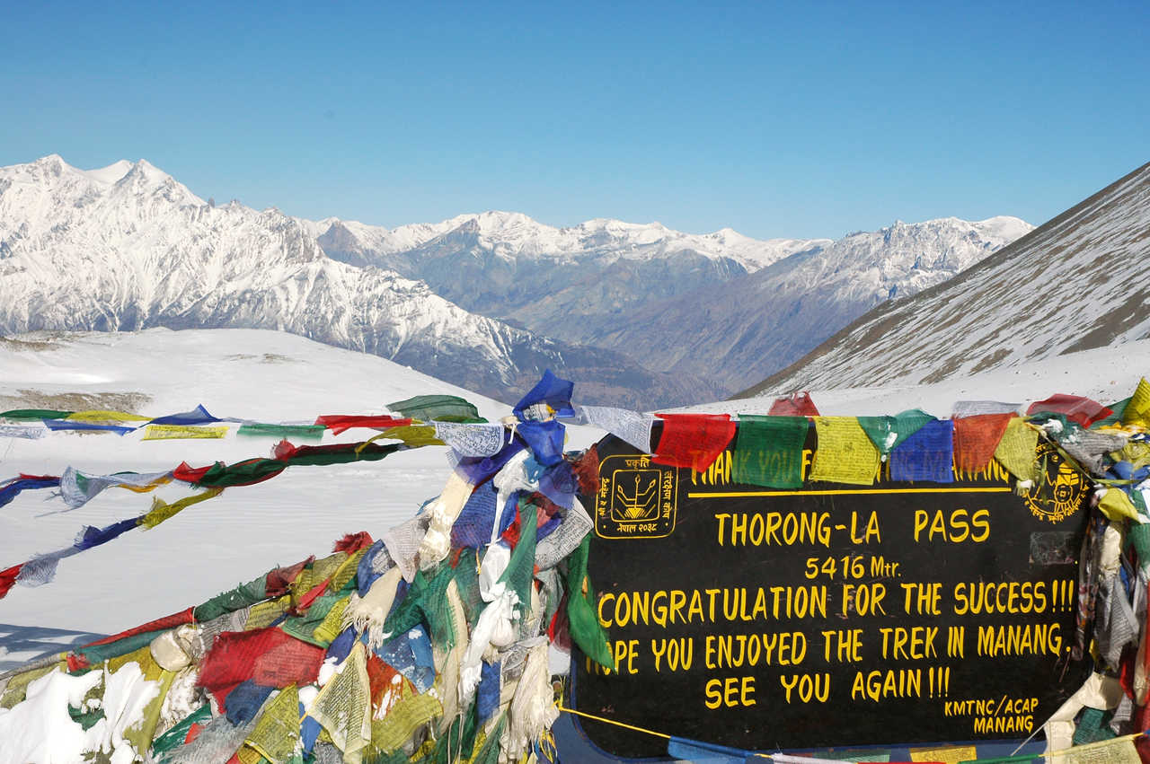 Sommet du col de Thorong, sur le tour des Annapurnas