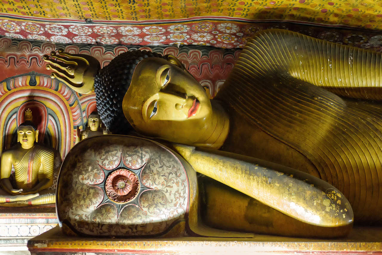 Statue de Bouddha couché aux grottes de Dambulla Sri Lanka
