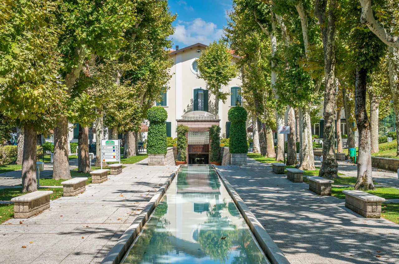 therme dans le village de Caramanico