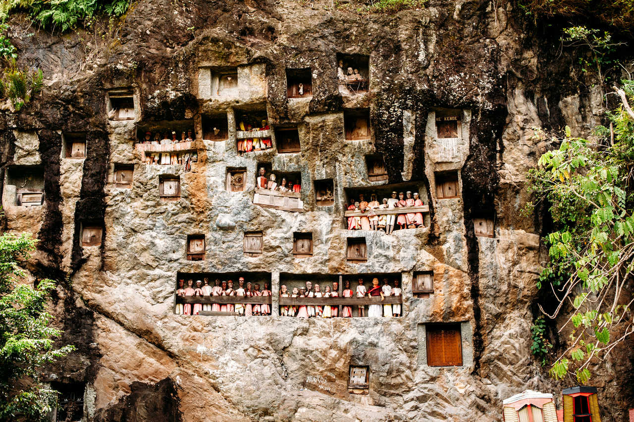 Tombes de Londa en pays Toraja sur l'île de Sulawesi en Indonésie