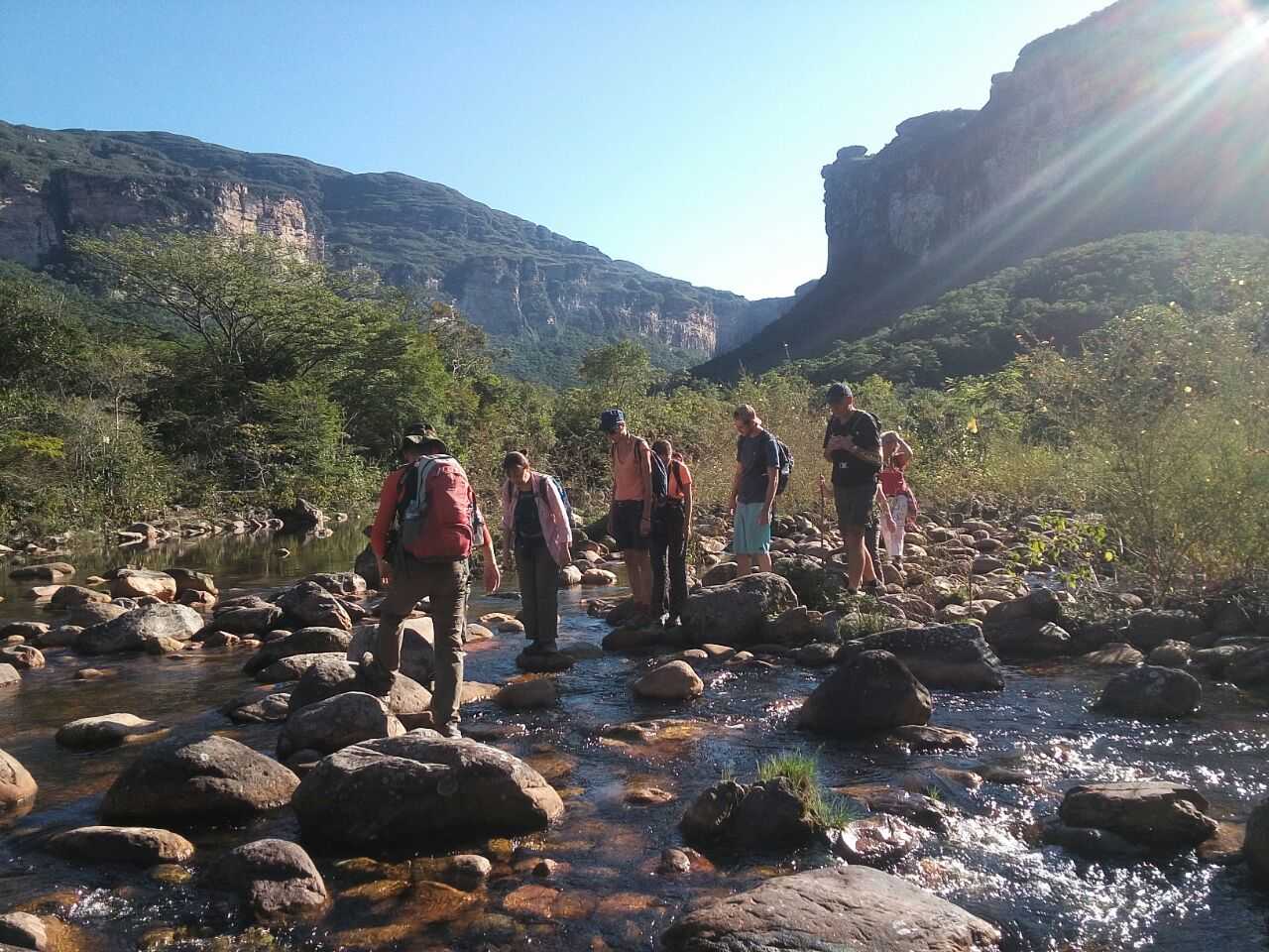 Traversée d'une rivière à la Chapada Diamantina