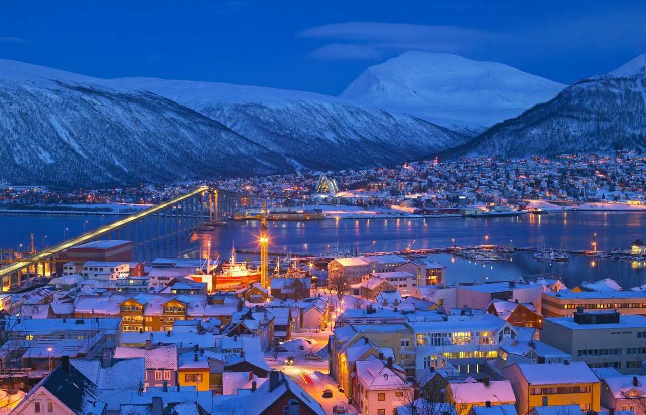 Tromso de nuit sous la neige