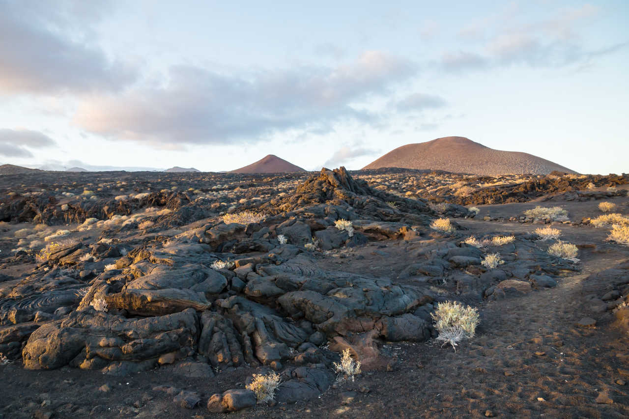 Un désert de lave au coucher de soleil à La Restinga à El Hierro