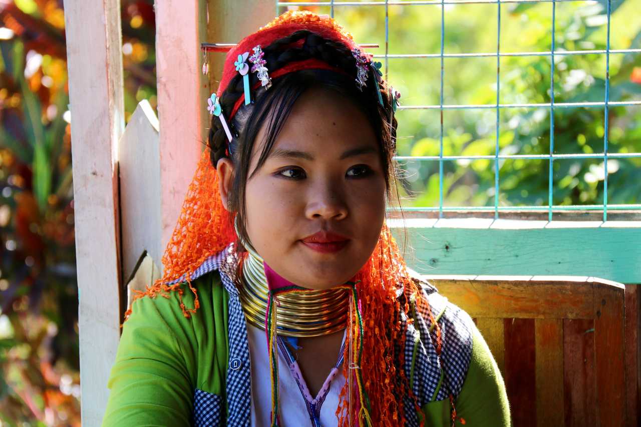 Une femme de l’ethnie Kayan rencontrée lors  d'une randonnée dans la région de Loikaw