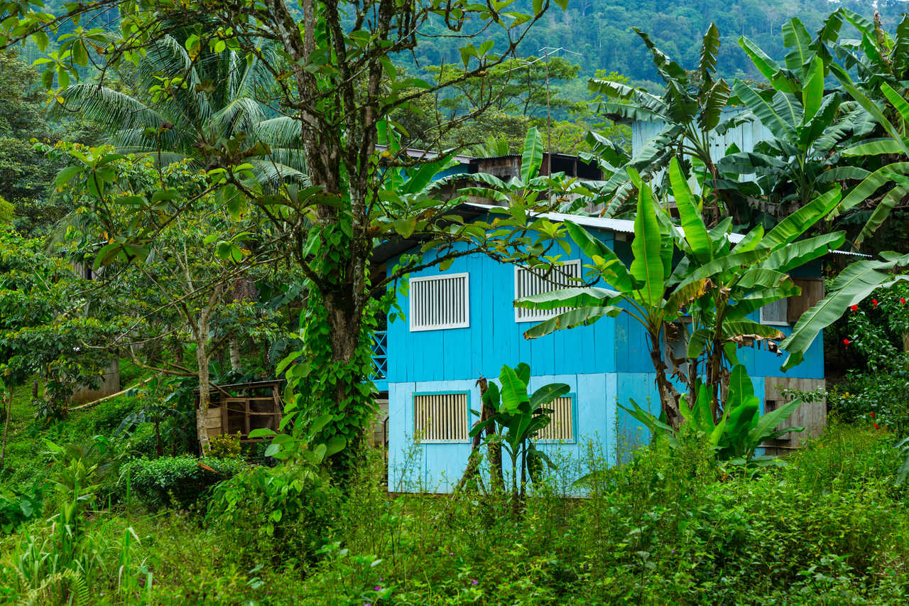 une maison bleue au Panama