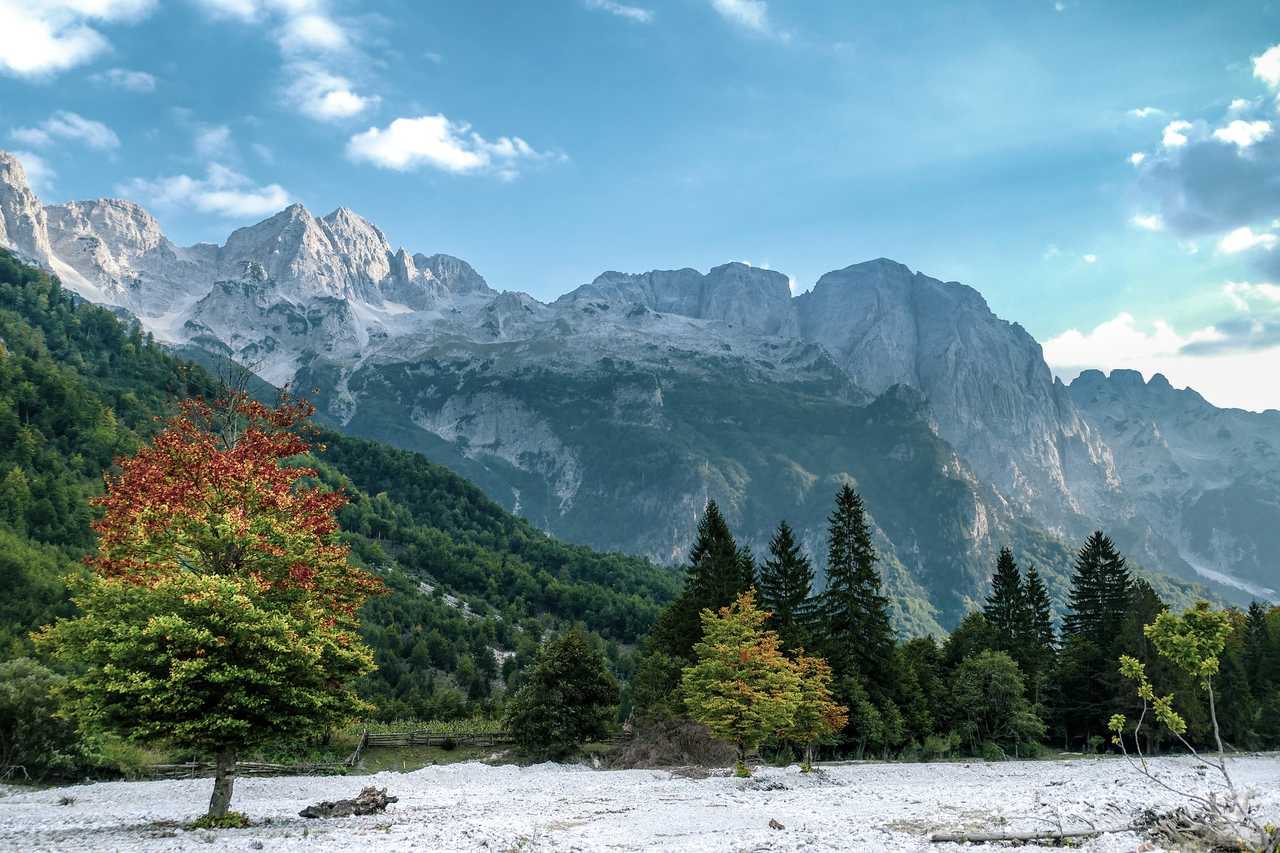 Vallée de Valbona dans les Alpes albanaises