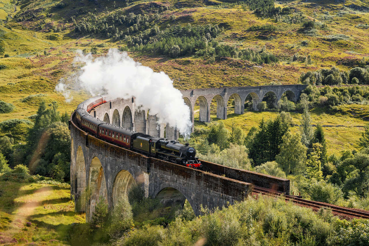 Viaduct Glenfinnan en Ecosse, train d'Harry Potter
